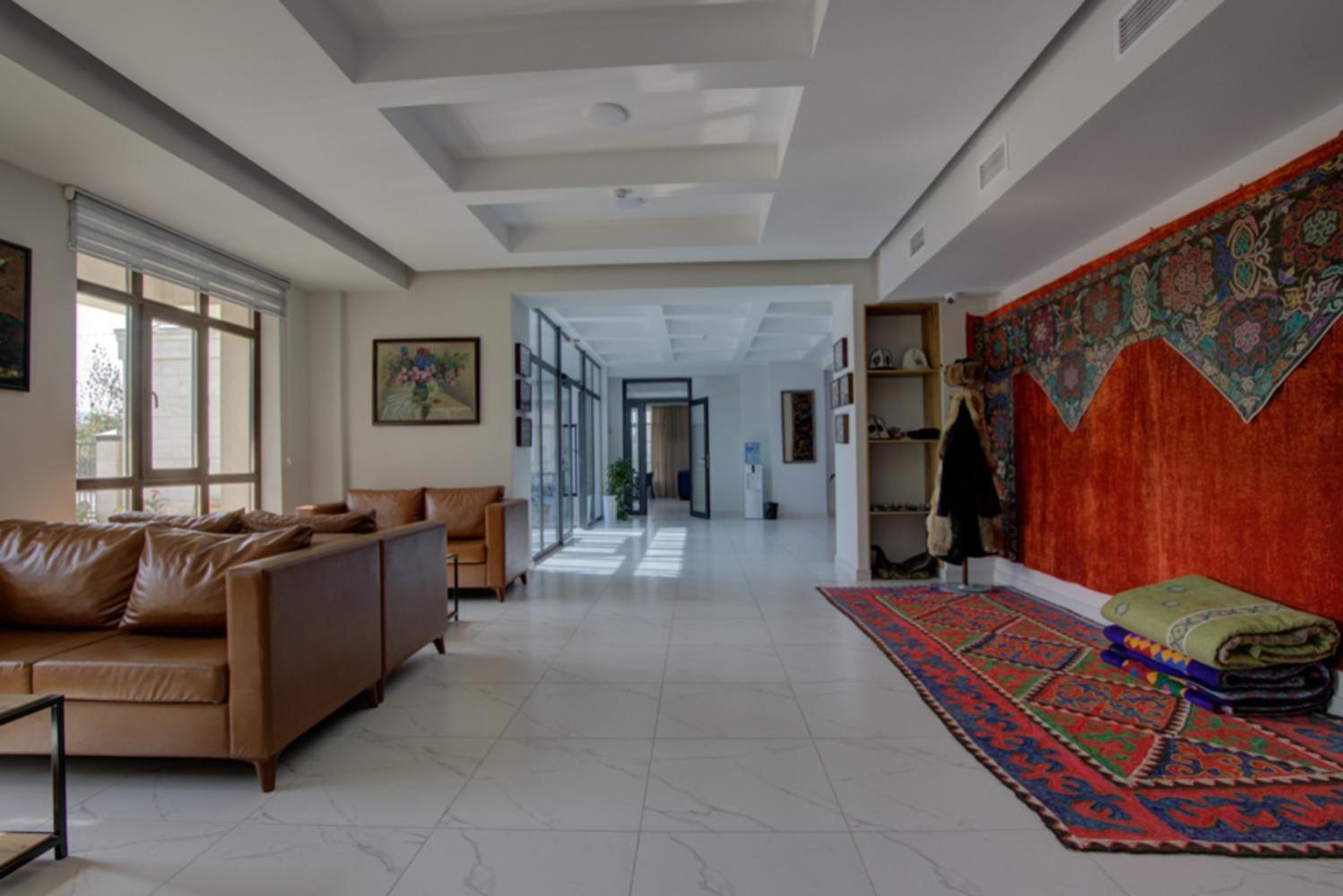 Aisha Hotel Bishkek Exterior foto