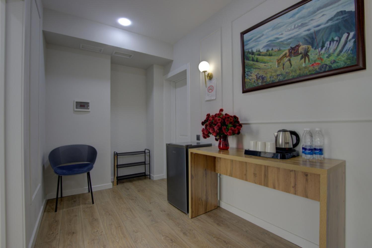 Aisha Hotel Bishkek Exterior foto